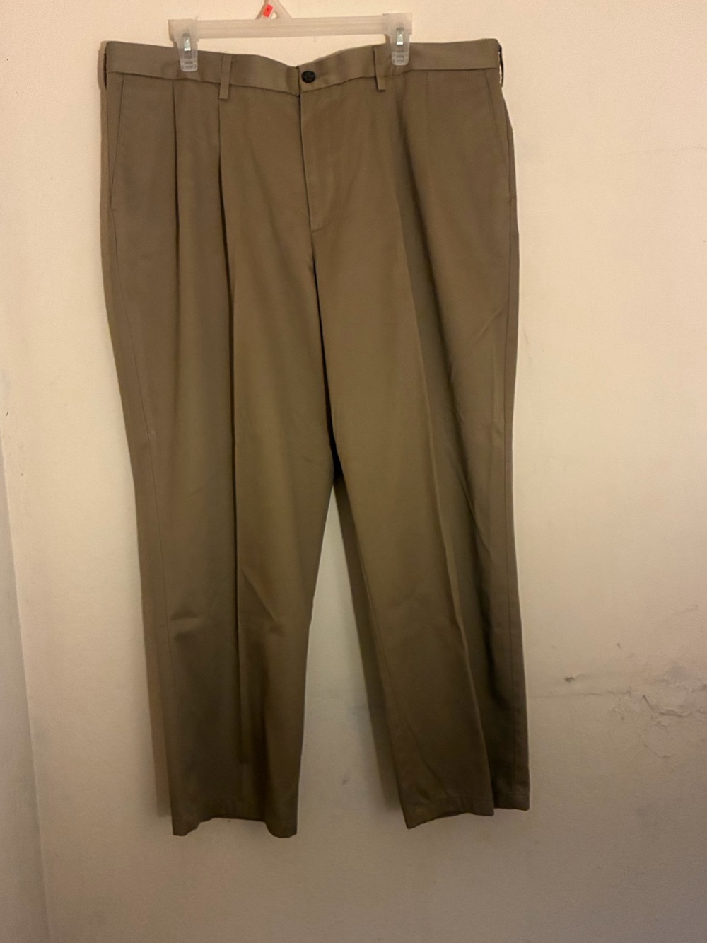 Dockers Men's Pleated Chinos in Khaki Tan